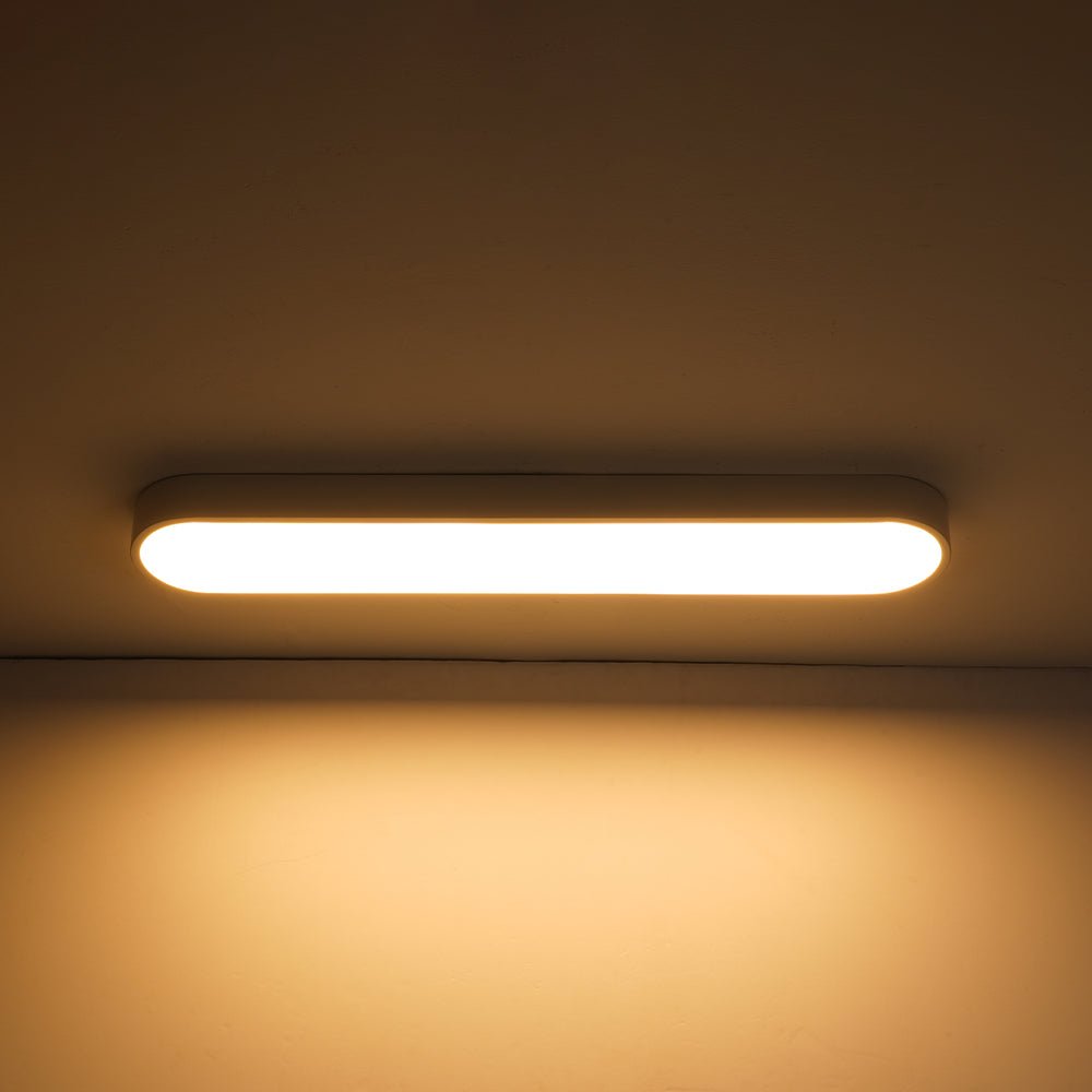 plafonnier couloir long minimaliste